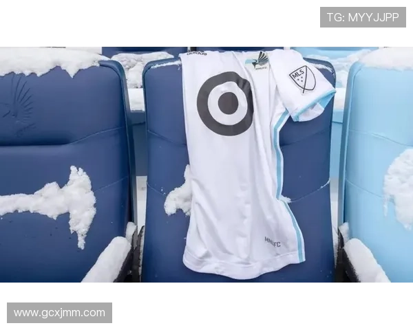 下赛季欧冠联赛用球配色揭晓白薄荷绿紫粉组合引领潮流